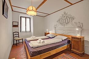 Historical Caslano Apartments