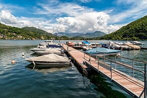 Queen Lake View