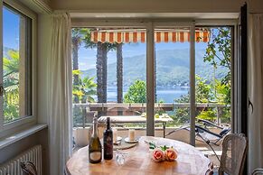 Queen Lake View