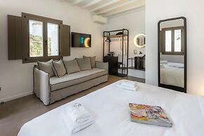 She Mykonos - The Residency