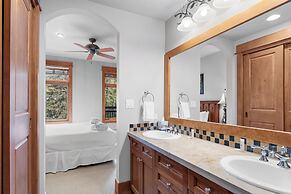 Lone Eagle #3017 by Summit County Mountain Retreats