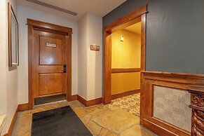 Lone Eagle #3017 by Summit County Mountain Retreats