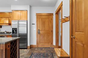 Lone Eagle #3017 by Summit County Mountain Retreats