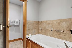 Lone Eagle #3017 by Summit County Mountain Retreats