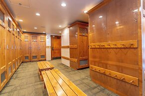 Lone Eagle #3017 by Summit County Mountain Retreats