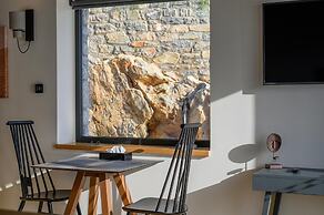 Petra Deluxe Studio Suite