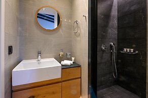 Petra Deluxe Studio Suite