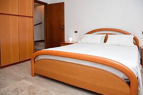 Ca Bearly in Nesso With 1 Bedrooms and 1 Bathrooms