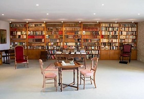 LA MAISON ROYALE
