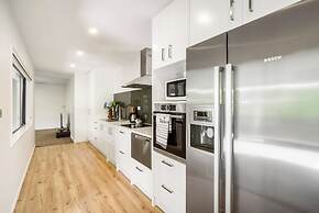 The Perfect Spacious 2BR Getaway-Netflix