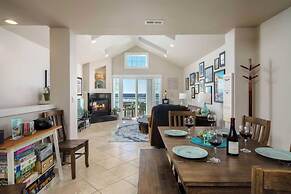 Moonlight by Avantstay Modern Home w/ Views & Direct Access to Rockawa