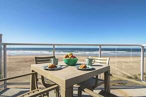 Moonlight by Avantstay Modern Home w/ Views & Direct Access to Rockawa