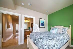 Moonlight by Avantstay Modern Home w/ Views & Direct Access to Rockawa