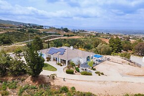 Le Grand Bleu by Avantstay Luxury Hilltop Estate