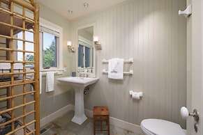 Chapman Cove by Avantstay Gorgeous Beach Bungalow w/ Sauna