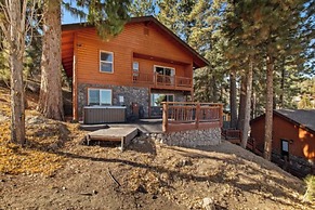 Clover by Avantstay Gorgeous Ski In/ Ski Out Home w/ Game Room & Hot T