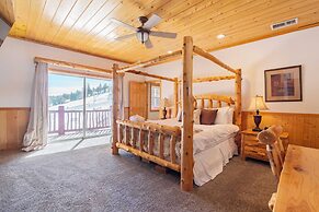 Clover by Avantstay Gorgeous Ski In/ Ski Out Home w/ Game Room & Hot T