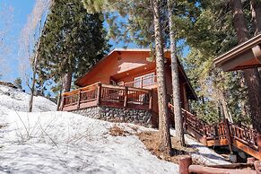 Clover by Avantstay Gorgeous Ski In/ Ski Out Home w/ Game Room & Hot T
