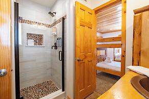 Clover by Avantstay Gorgeous Ski In/ Ski Out Home w/ Game Room & Hot T