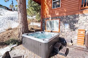 Clover by Avantstay Gorgeous Ski In/ Ski Out Home w/ Game Room & Hot T