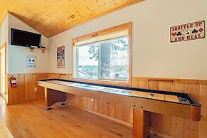 Clover by Avantstay Gorgeous Ski In/ Ski Out Home w/ Game Room & Hot T