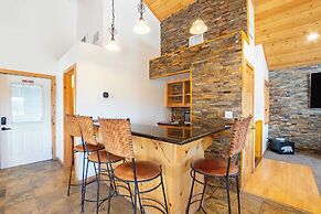 Clover by Avantstay Gorgeous Ski In/ Ski Out Home w/ Game Room & Hot T