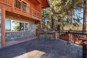 Clover by Avantstay Gorgeous Ski In/ Ski Out Home w/ Game Room & Hot T