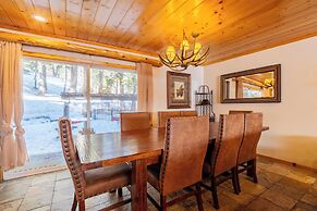 Clover by Avantstay Gorgeous Ski In/ Ski Out Home w/ Game Room & Hot T