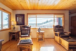 Clover by Avantstay Gorgeous Ski In/ Ski Out Home w/ Game Room & Hot T