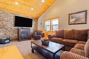 Clover by Avantstay Gorgeous Ski In/ Ski Out Home w/ Game Room & Hot T