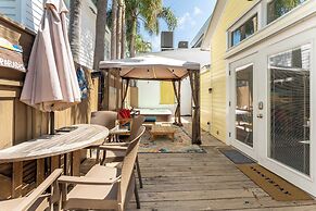 Casita de Catherine by Avantstay 1 Block to Duval St w/ Hot Tub!