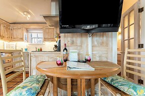 Casita de Catherine by Avantstay 1 Block to Duval St w/ Hot Tub!