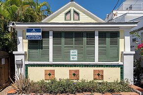 Casita de Catherine by Avantstay 1 Block to Duval St w/ Hot Tub!