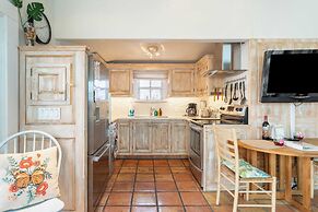 Casita de Catherine by Avantstay 1 Block to Duval St w/ Hot Tub!