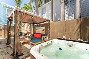 Casita de Catherine by Avantstay 1 Block to Duval St w/ Hot Tub!