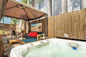 Casita de Catherine by Avantstay 1 Block to Duval St w/ Hot Tub!