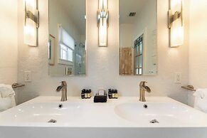 Casita de Catherine by Avantstay 1 Block to Duval St w/ Hot Tub!