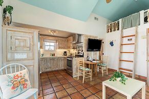 Casita de Catherine by Avantstay 1 Block to Duval St w/ Hot Tub!