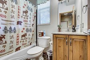 Park Ave Getaway by Avantstay Cozy Cottage Close to Main Street & Town