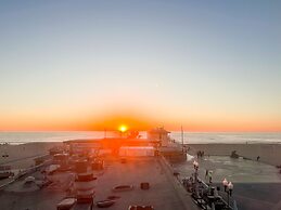 ITH Hermosa Beach Surf Hostel LAX