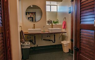 ITH Hermosa Beach Surf Hostel LAX