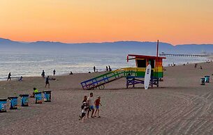 ITH Hermosa Beach Surf Hostel LAX