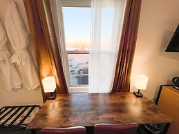 ITH Hermosa Beach Surf Hostel LAX