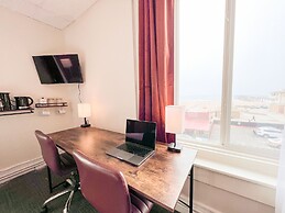 ITH Hermosa Beach Surf Hostel LAX