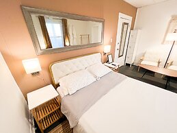 ITH Hermosa Beach Surf Hostel LAX