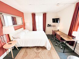 ITH Hermosa Beach Surf Hostel LAX