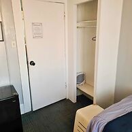 ITH Hermosa Beach Surf Hostel LAX