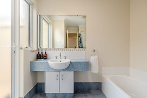 Albany Bayside by the BnB Collection
