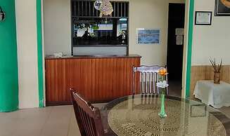 OYO 92224 Hotel Tris