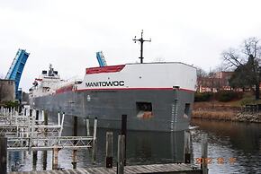 Manistee Inn & Marina